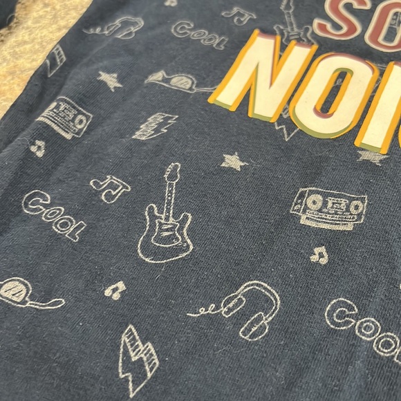 Granite walls, hooded T-shirt, size 5T - Picture 3 of 8